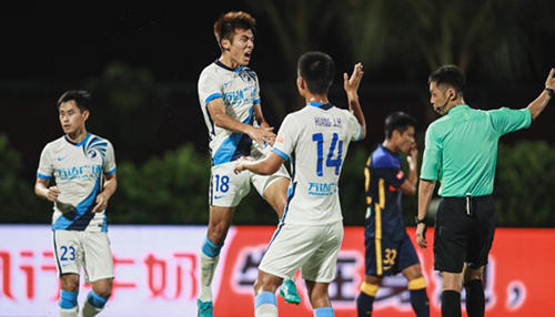 中超：6月28日广州城0比3负于大连人 何宇鹏、阎相闯、林良铭先后破门
