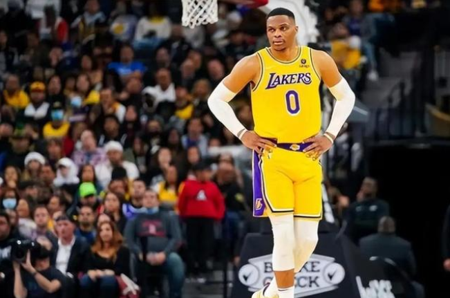 威少即将执行球员选项 新赛季将拿湖人最高薪