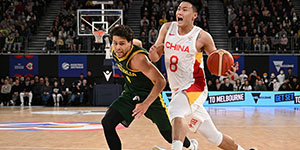 世预赛：中国男篮vs澳大利亚男篮 比分69:76不敌澳大利亚