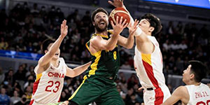 中国男篮第四节彻底崩盘 总分48:71惨败澳大利亚