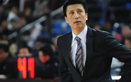 中国男篮历任主教练是谁