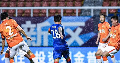 中超：武汉长江2:2战平上海申花 曹赟定单骑闯关破门