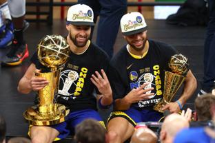 勇士官宣签约21岁射手