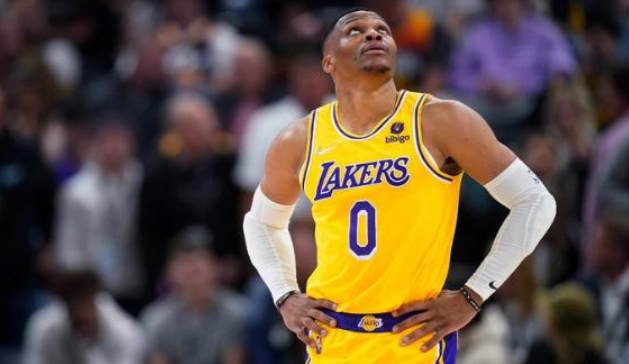 雷霆记者怒斥湖人