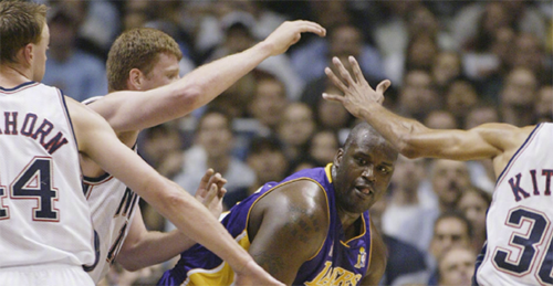 1996年的今天，成为自由球员的奥尼尔7年1.2亿美元加盟湖人队