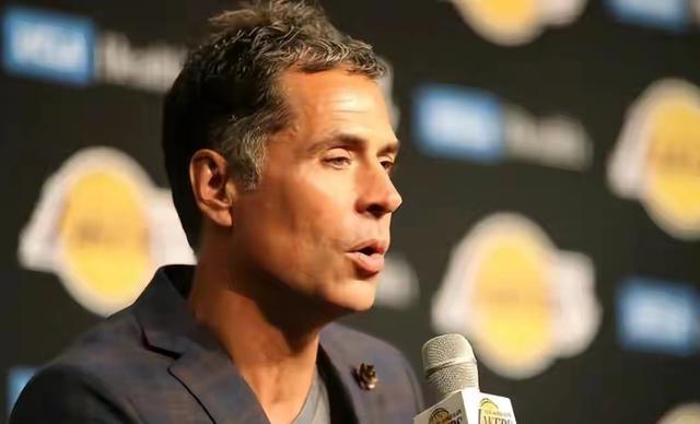 格林无脑吹捧詹姆斯激起民愤