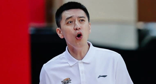 辽宁男篮主帅是谁