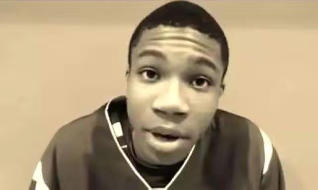 字母哥的励志故事