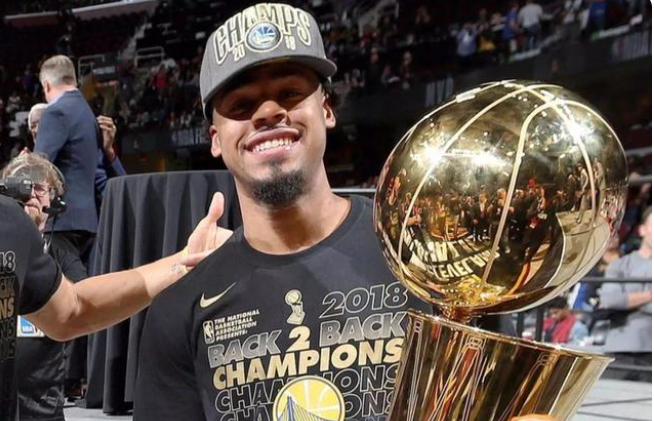 勇士旧将遭哄抢