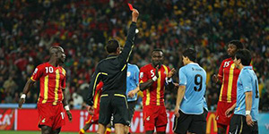 苏亚雷斯上帝之手是哪场比赛