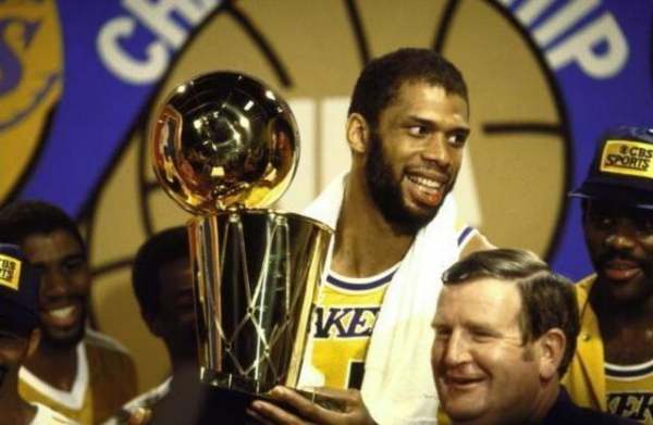 为什么贾巴尔的历史地位那么高？