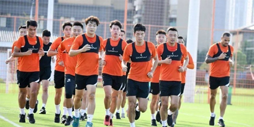 媒体人透露武汉长江队因欠薪 快凑不齐首发了