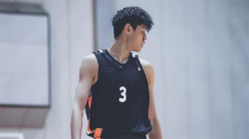 曾凡博回国 新赛季去向暂不明确