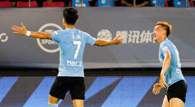 中超第14轮：大连人2-0沧州雄狮 大连人队双喜临门