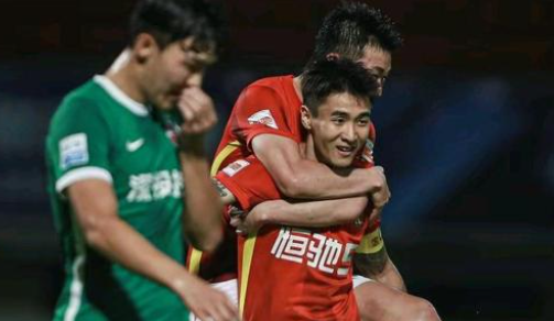 中超第14轮：广州队4-1深圳队 韦世豪世界波双响杨立瑜破门