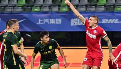 中超第14轮：梅州客家1-2武汉三镇 领头羊武汉三镇夺11连胜