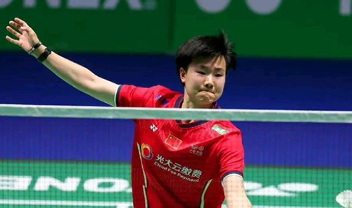 何冰娇的教练是谁