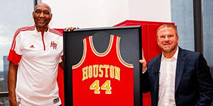 埃尔文海耶斯球衣退役什么时候