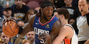 哈雷尔为什么能打中锋