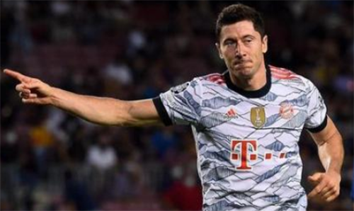 莱万为什么要转会巴萨