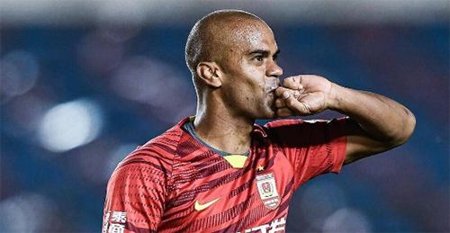 中超16轮补赛：长春亚泰1-2武汉三镇 戴维森建功儒尼奥尔得分