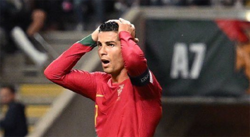 欧国联A级小组赛：葡萄牙0-1西班牙 C罗怒摔队长袖标