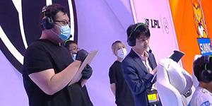 LOL比赛后面的裁判是干嘛的