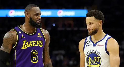 nba常规赛揭幕战库里接受赛后采访 得靠每个人的力量