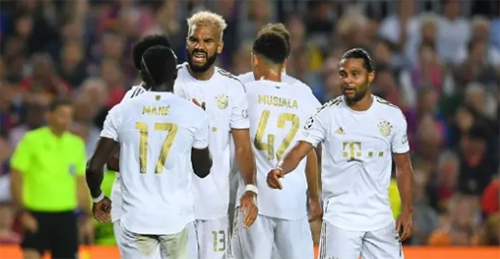 欧冠小组赛：巴塞罗那0-3拜仁慕尼黑 格纳布里助攻帽子戏法