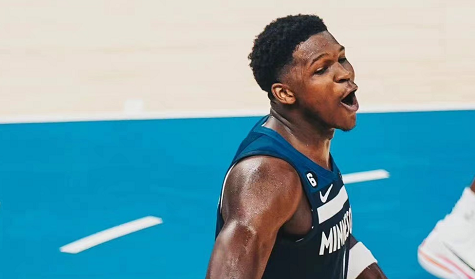 爱德华兹解释本赛季没有扣篮原因 表示内线人太多