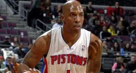 昌西·比卢普斯的篮球故事 汽车城的草根传奇