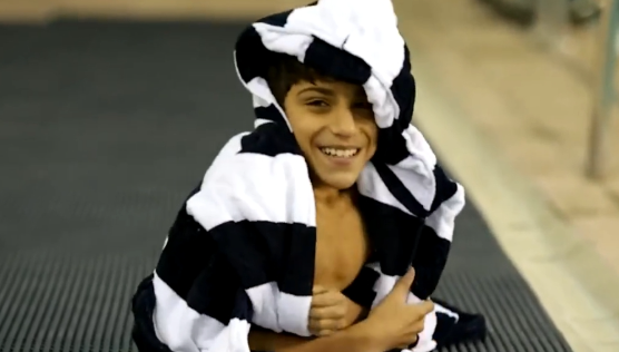 世界杯开幕式的半身少年是谁