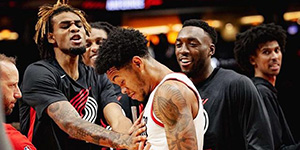 开拓者西蒙斯是谁