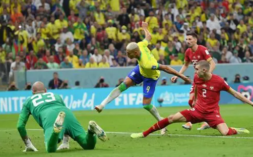 2022世界杯小组赛：巴西2-0塞尔维亚 里查利森双响内马尔伤退