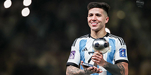 恩佐费尔南德斯打什么位置