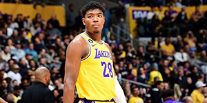 湖人八村垒为什么穿28号球衣