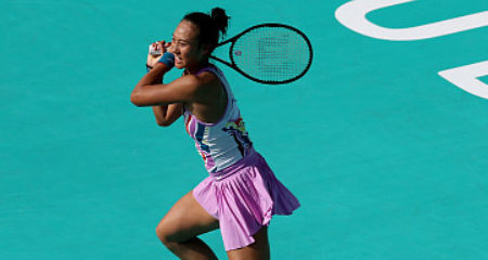 郑钦文2023年WTA500阿布扎比站 女单首轮取得开门红