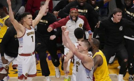 约基奇当选西部决赛MVP 捧起“魔术师”约翰逊奖杯